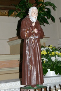 Statua di Padre Pio presente nella Chiesa parrocchiale di Sant'Andrea Apostolo di Castel Maggiore