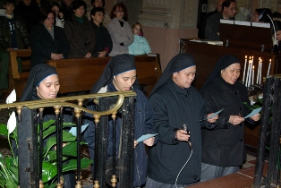 Un momento del rinnovo della consacrazione delle Sorelle dell'Immacolatata