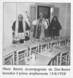 Mons. Baroni, accompagnato da Don Bonini benedice il primo ampliamento 15/6/1958